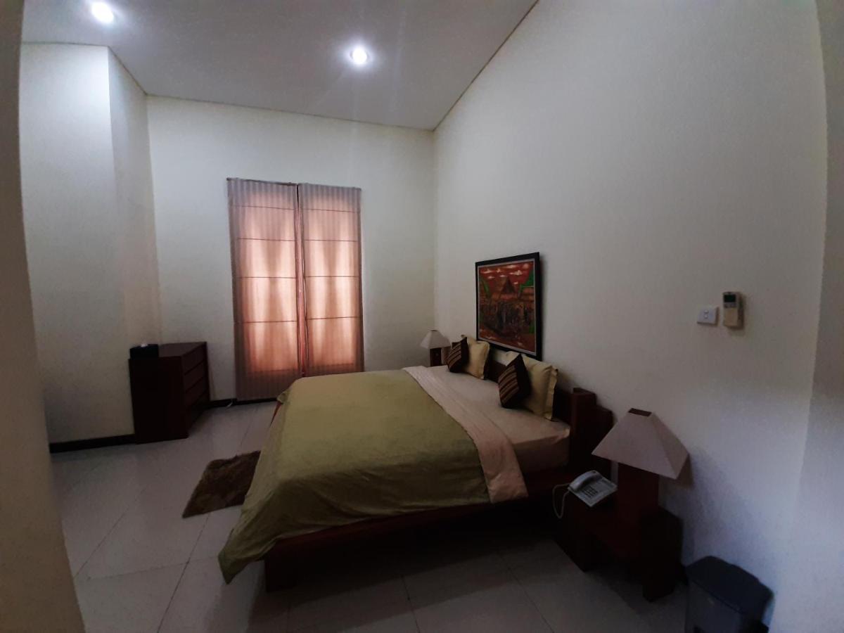 Alloro Guesthouse Pacitan Exterior foto