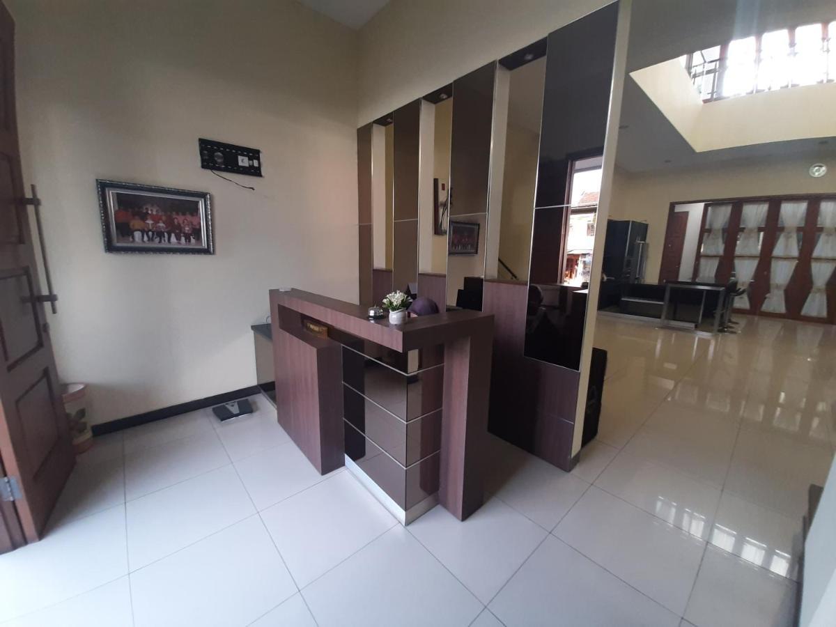 Alloro Guesthouse Pacitan Exterior foto